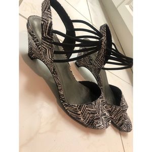 Impo size 10 black and white wedge sandals